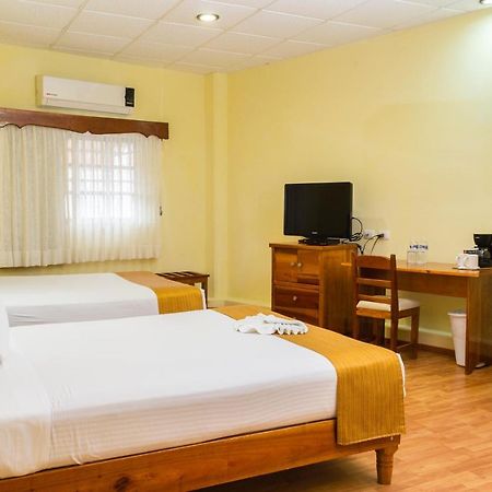 Hotel Madan Cardenas Екстер'єр фото