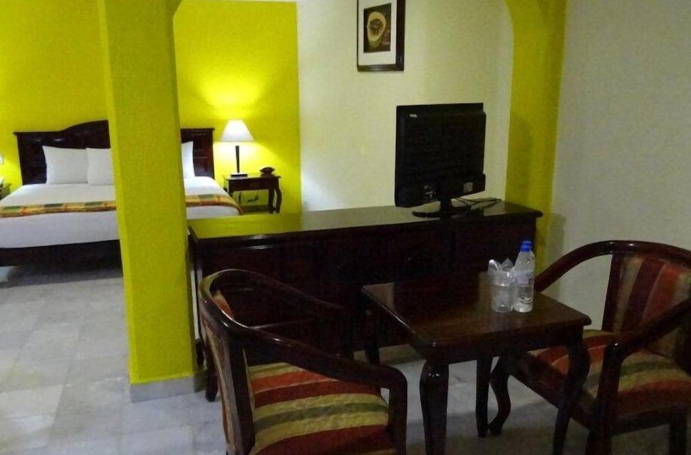 Hotel Madan Cardenas Екстер'єр фото